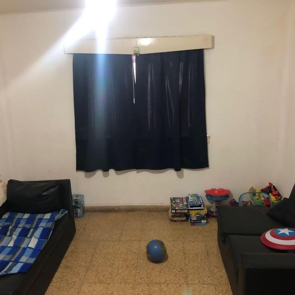 Casa 6 Ambientes con Pequeño Departamento Al Fondo