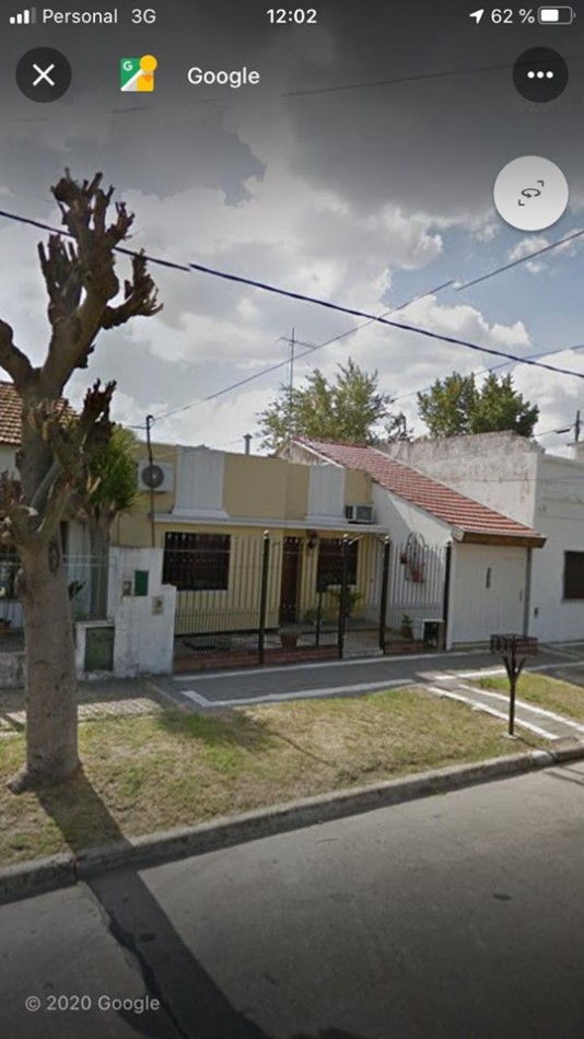 Casa Americana con Cochera Pasante Para Dos Autos en Importante Lote.