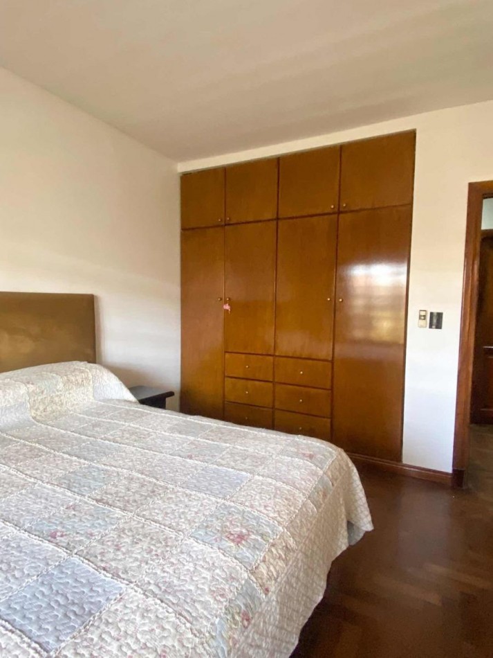 Departamento Tipo Casa| Adrogue| Venta por Viaje Urgente| 6 Amb
