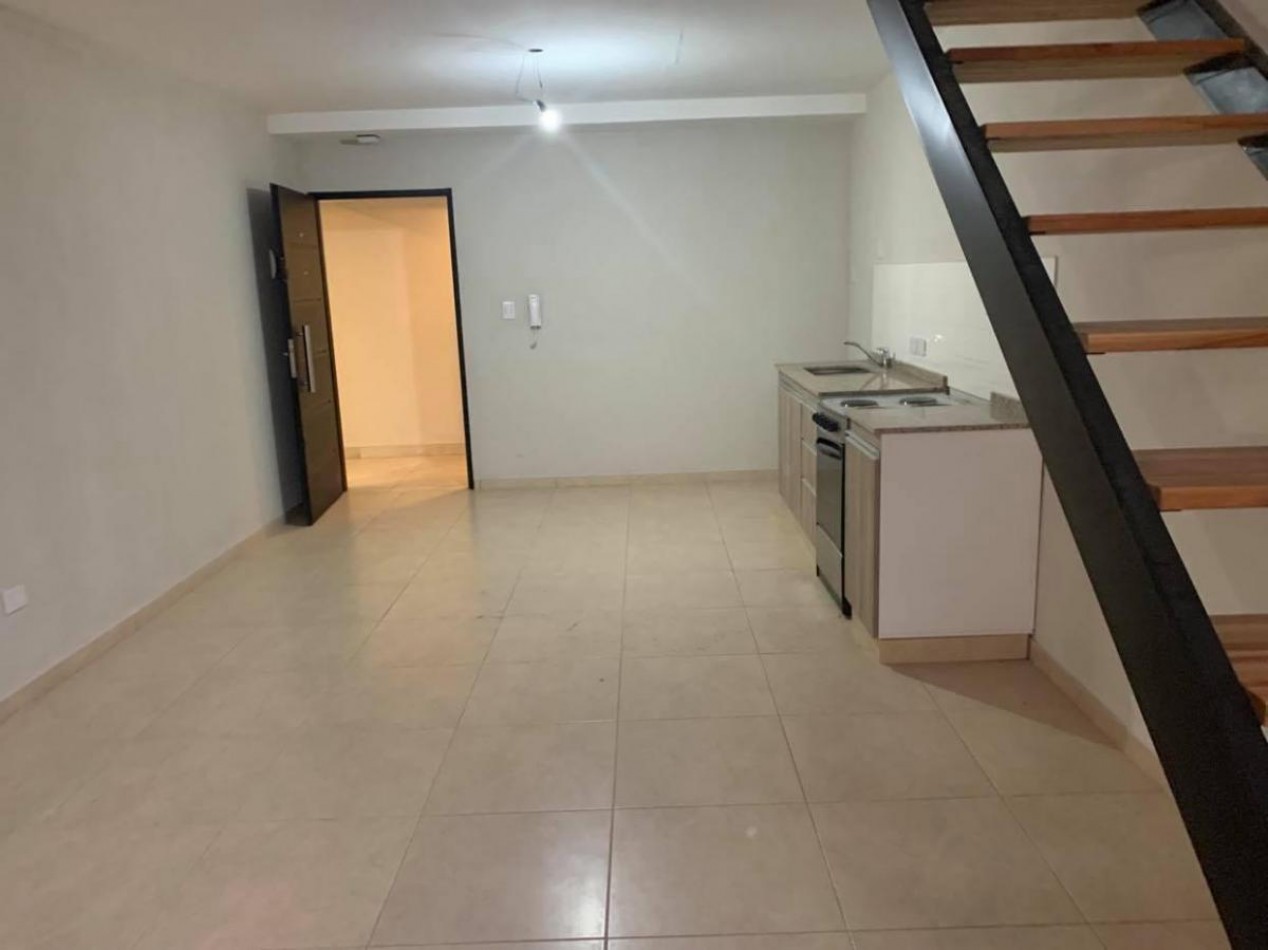 Departamentos con Patio y Parrilla un Ambiente con Dormitorio en Entrepiso