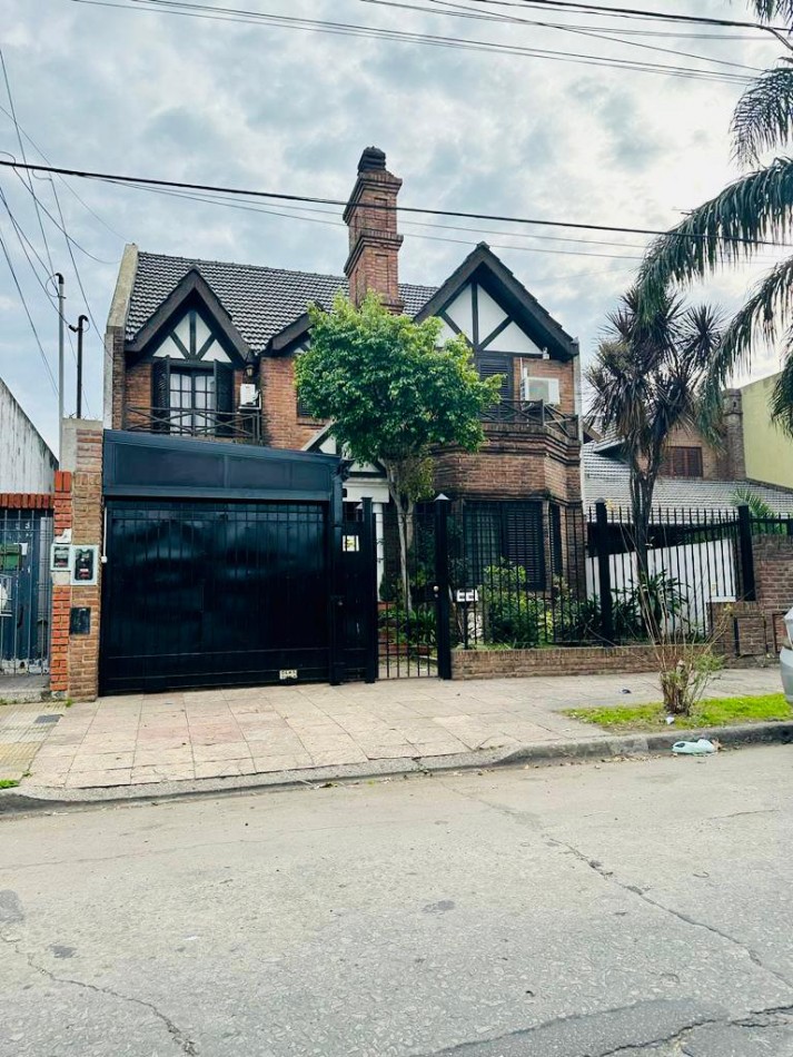 Excelente Oportunidad! Casa 4 Ambientes con Quincho y Piscina