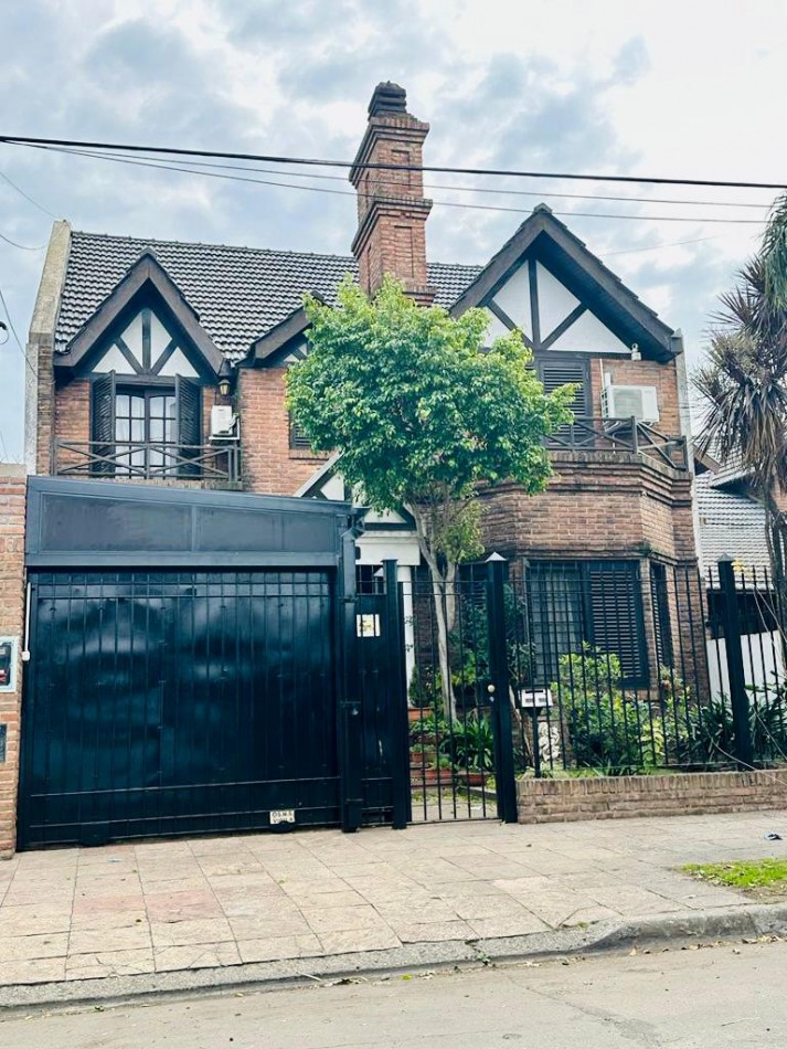 Excelente Oportunidad! Casa 4 Ambientes con Quincho y Piscina