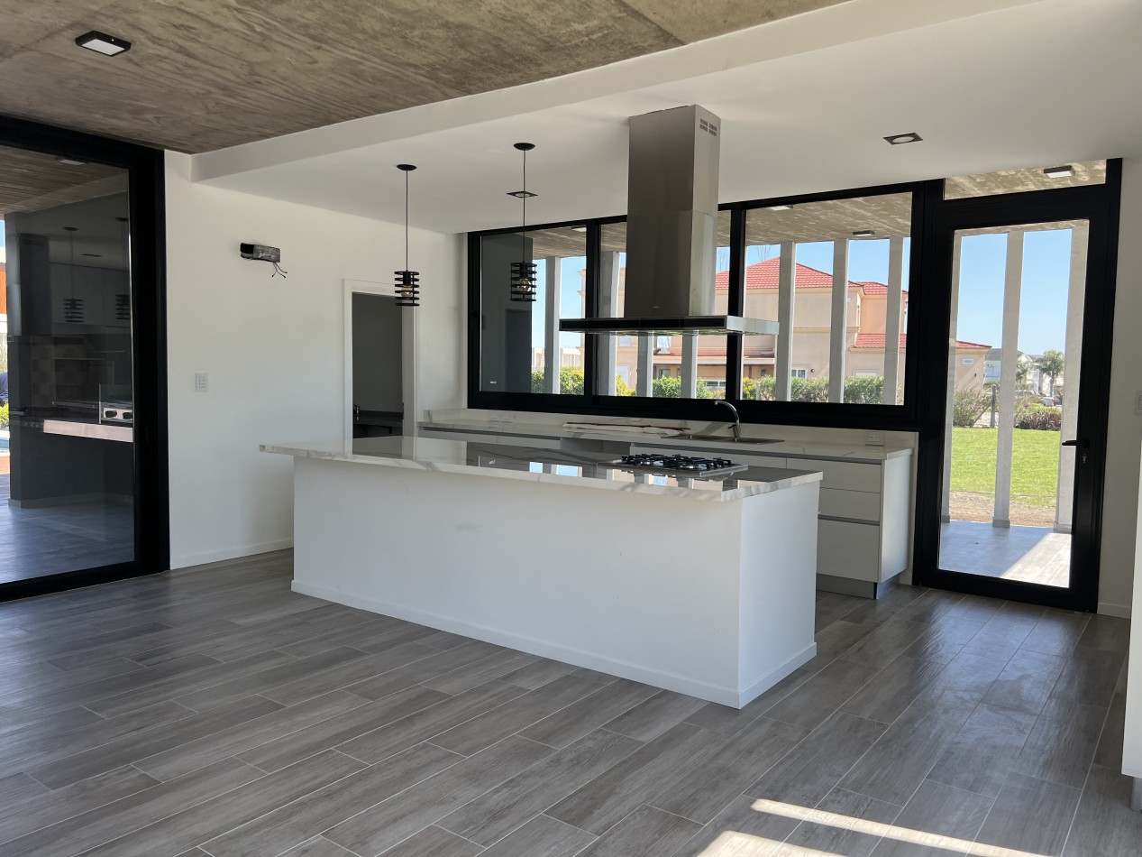 Hermosa Casa a Estrenar - Jardin y Piscina