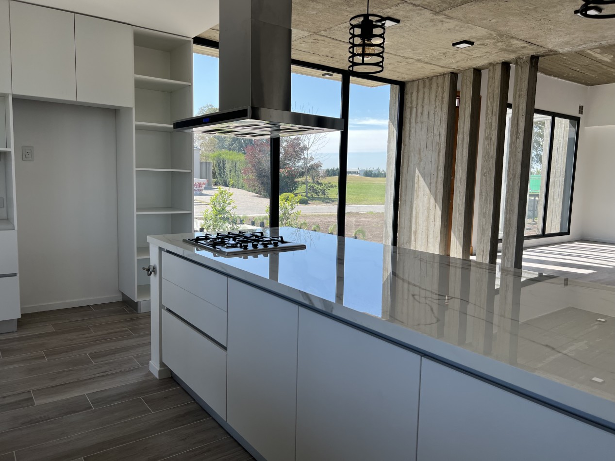 Hermosa Casa a Estrenar - Jardin y Piscina