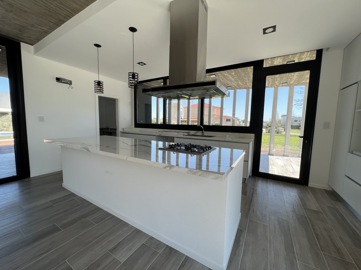 Hermosa Casa a Estrenar - Jardin y Piscina