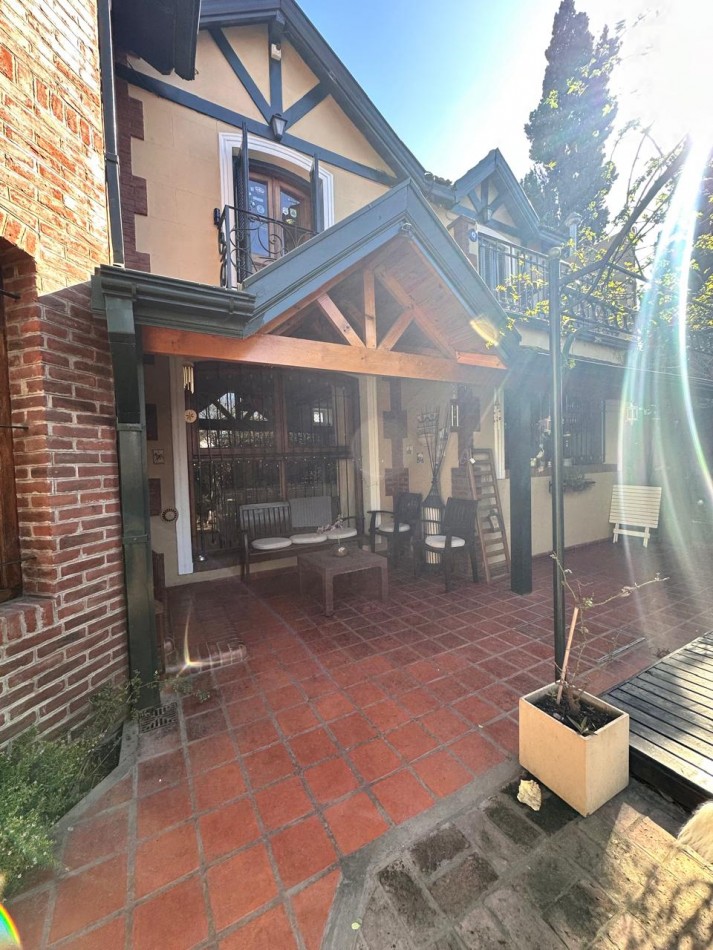 Oportunidad! Casa 5 Ambientes en Excelente Estado - Jardin y Pileta