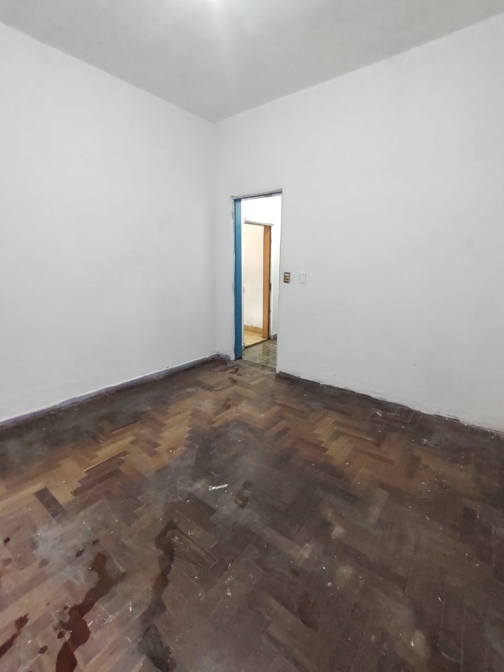 Casa con patio, parrilla y depto 2 ambientes