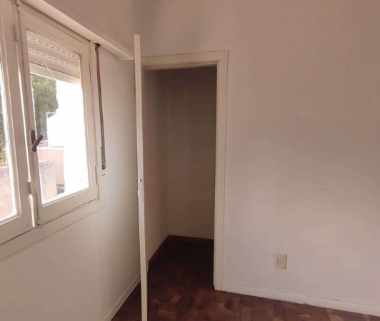 Casa 4 ambientes con amplio jardin al fondo