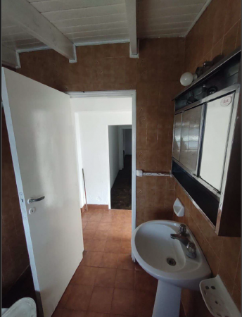 Casa 4 ambientes con amplio jardin al fondo