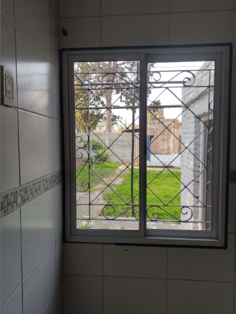 Casa 4 ambientes con amplio jardin al fondo