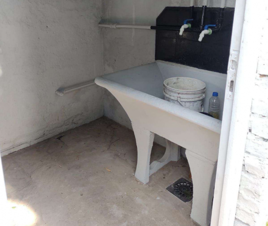 Casa 4 ambientes con amplio jardin al fondo