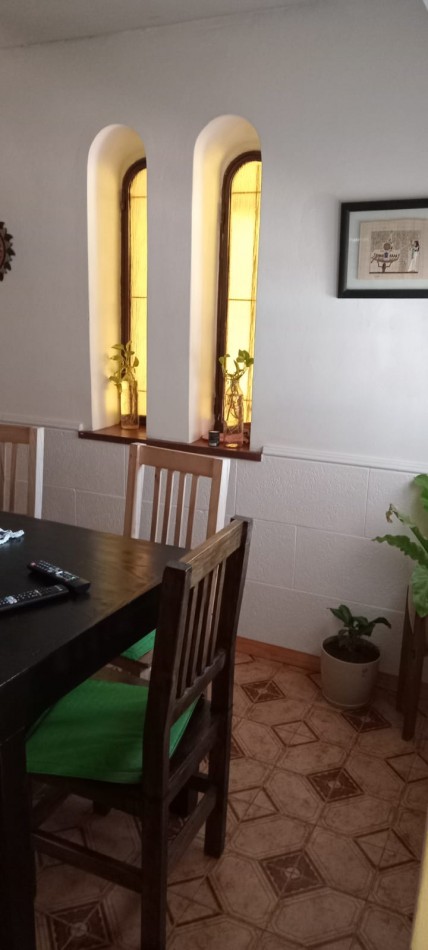 Casa con piscina y amplio jardin