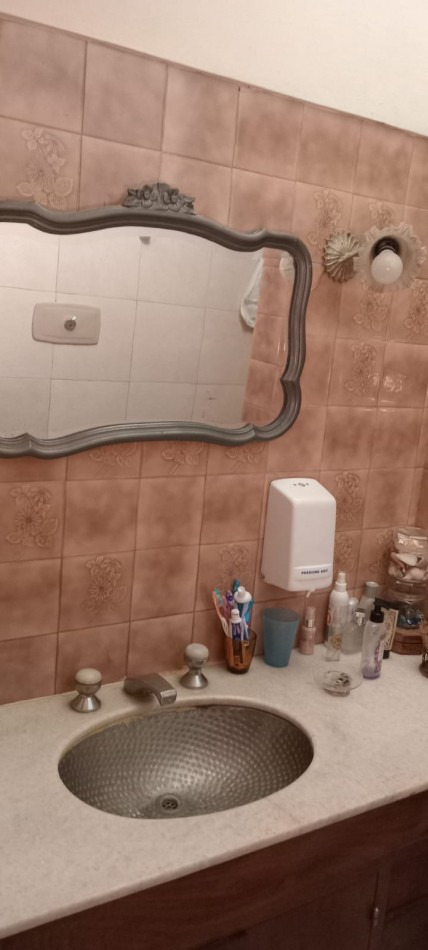 Casa con piscina y amplio jardin