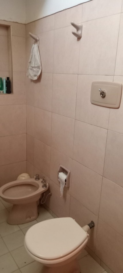 Casa con piscina y amplio jardin