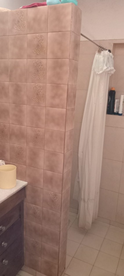 Casa con piscina y amplio jardin