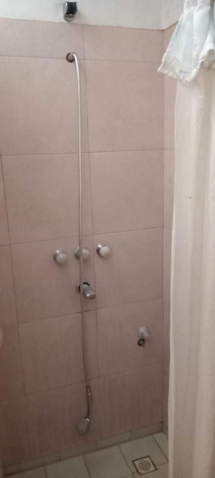 Casa con piscina y amplio jardin