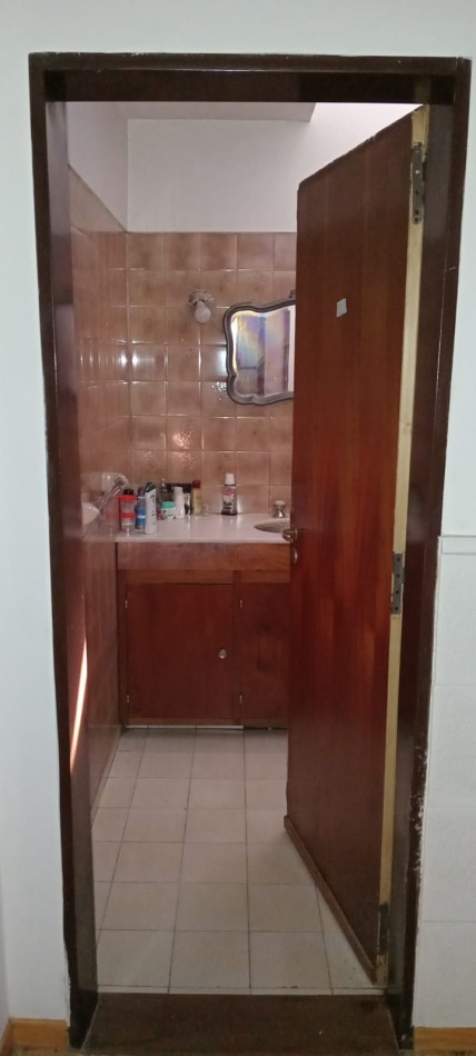 Casa con piscina y amplio jardin