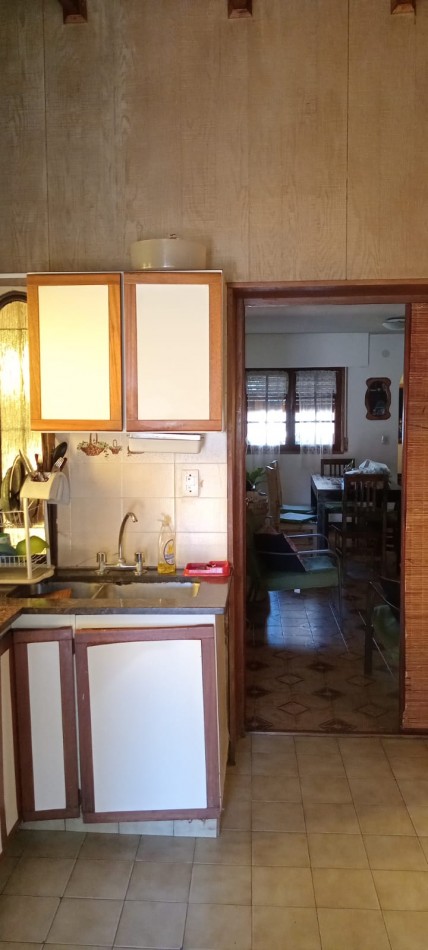 Casa con piscina y amplio jardin