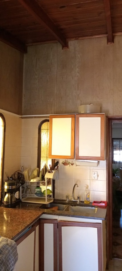 Casa con piscina y amplio jardin