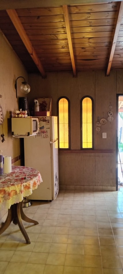 Casa con piscina y amplio jardin