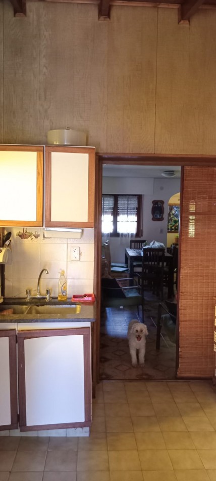 Casa con piscina y amplio jardin