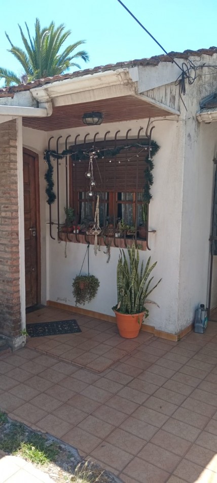 Casa con piscina y amplio jardin