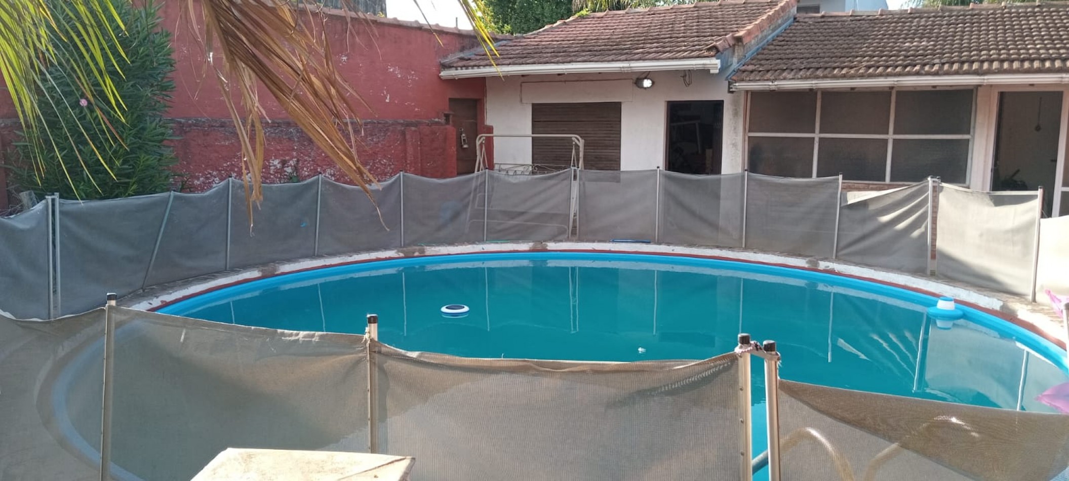 Casa con piscina y amplio jardin