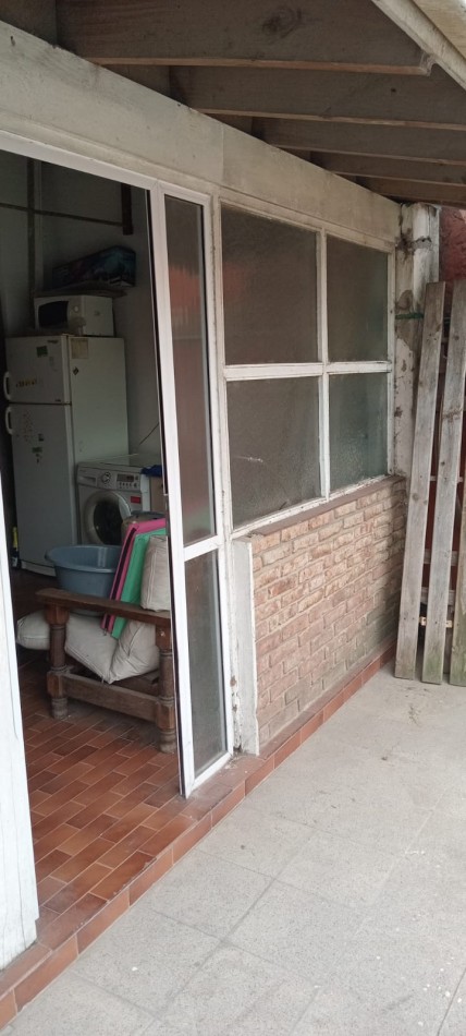 Casa con piscina y amplio jardin