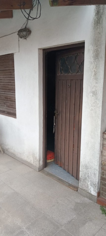 Casa con piscina y amplio jardin