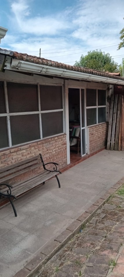 Casa con piscina y amplio jardin