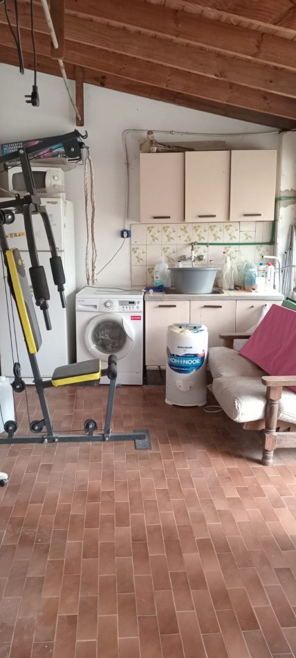 Casa con piscina y amplio jardin