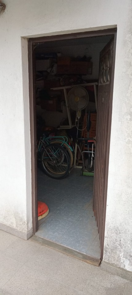 Casa con piscina y amplio jardin
