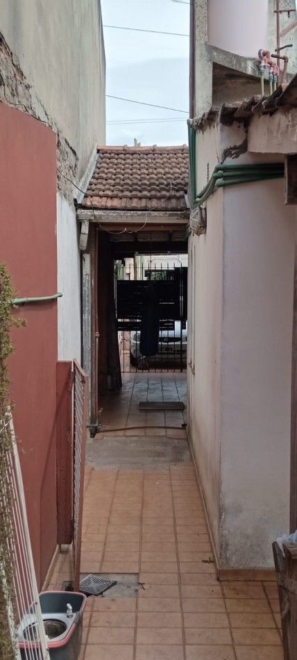 Casa con piscina y amplio jardin