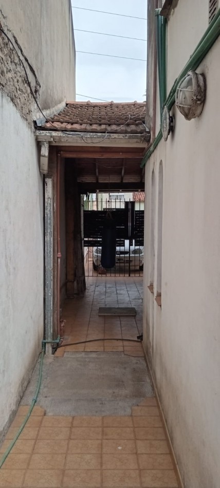 Casa con piscina y amplio jardin