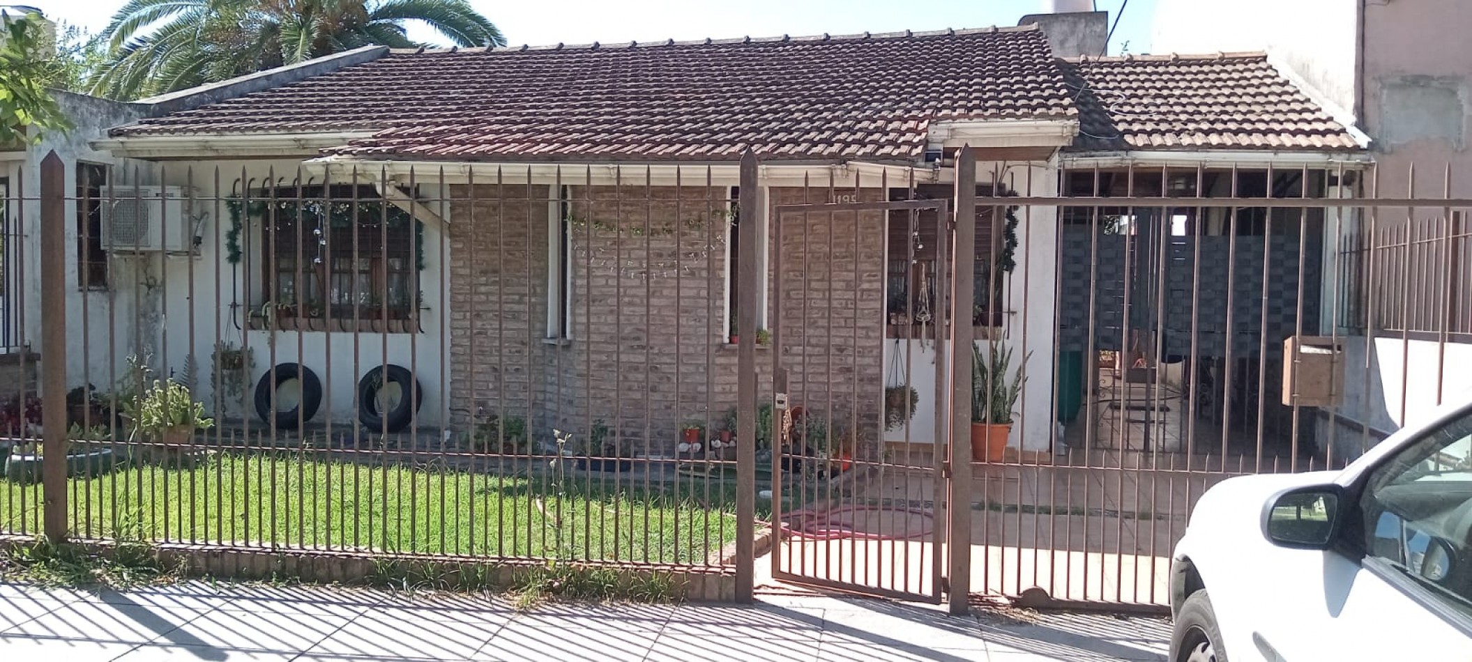 Casa con piscina y amplio jardin