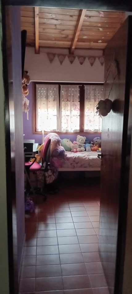 Casa con piscina y amplio jardin