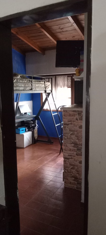 Casa con piscina y amplio jardin