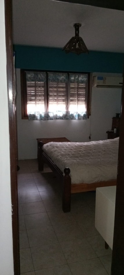 Casa con piscina y amplio jardin
