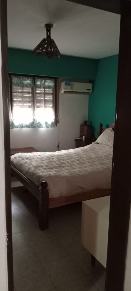 Casa con piscina y amplio jardin