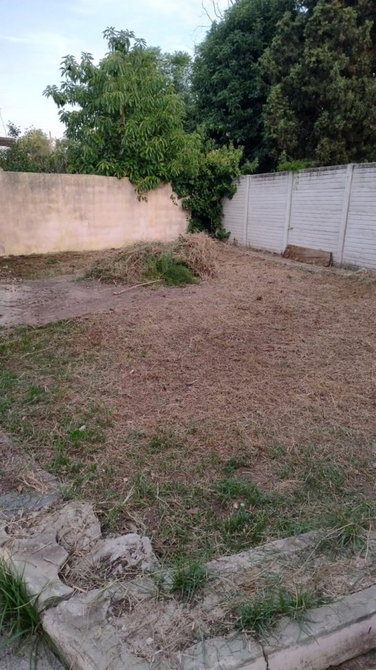 Casa con patio, parrilla y depto 2 ambientes