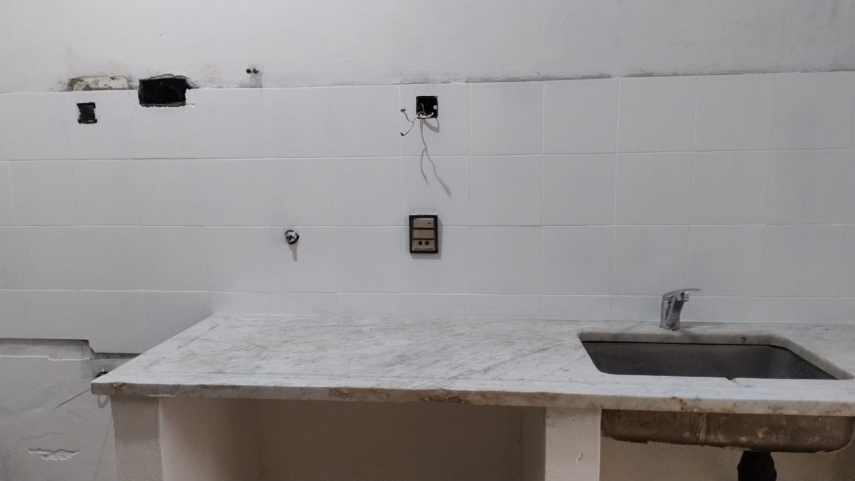 Casa con patio, parrilla y depto 2 ambientes