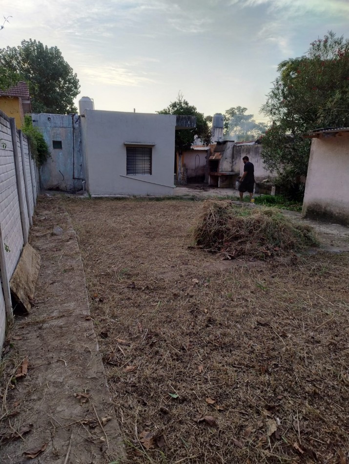 Casa con patio, parrilla y depto 2 ambientes