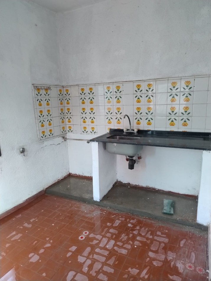 Casa con patio, parrilla y depto 2 ambientes