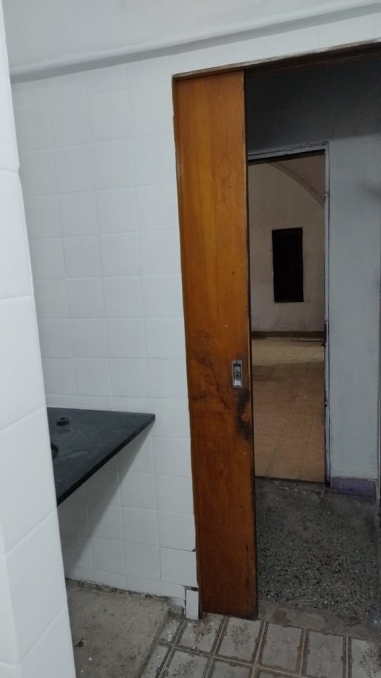 Casa con patio, parrilla y depto 2 ambientes