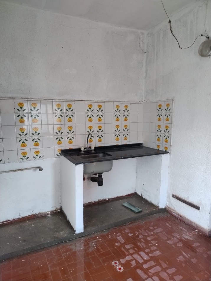 Casa con patio, parrilla y depto 2 ambientes