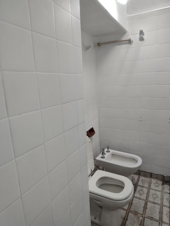 Casa con patio, parrilla y depto 2 ambientes