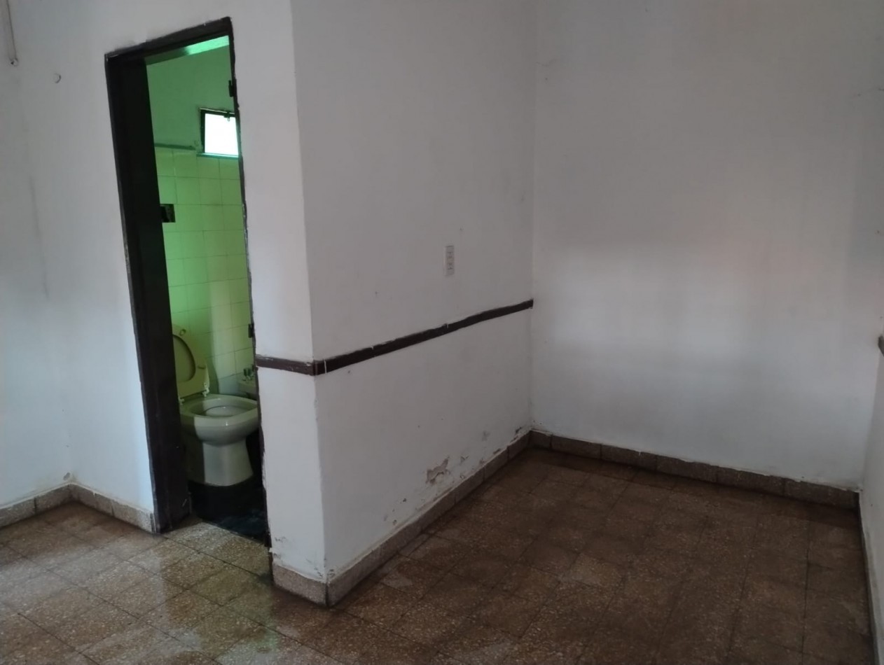 Casa con patio, parrilla y depto 2 ambientes