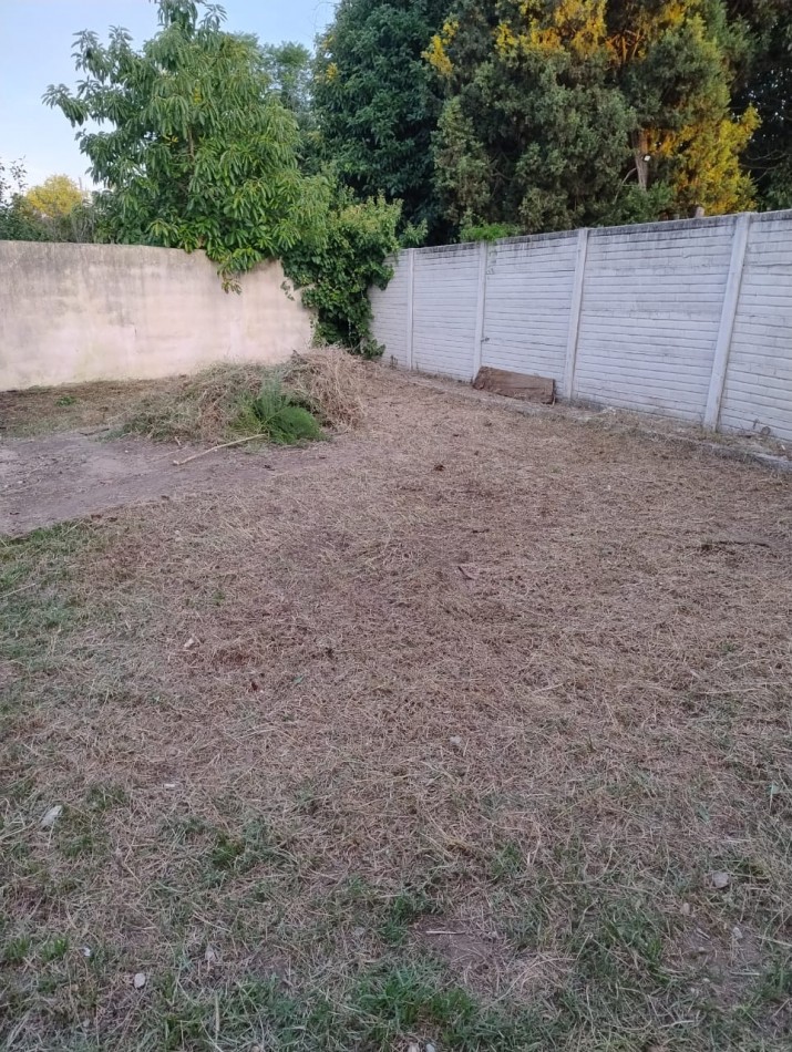 Casa con patio, parrilla y depto 2 ambientes