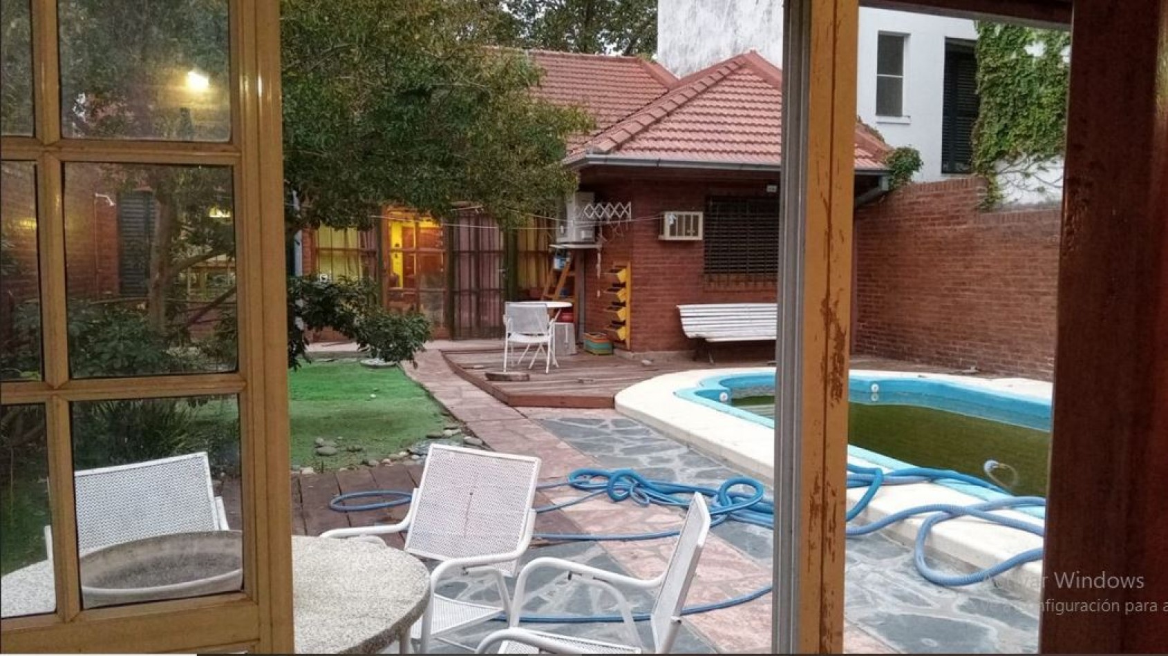 Chalet con quincho y pileta en excelente zona- Adrogue