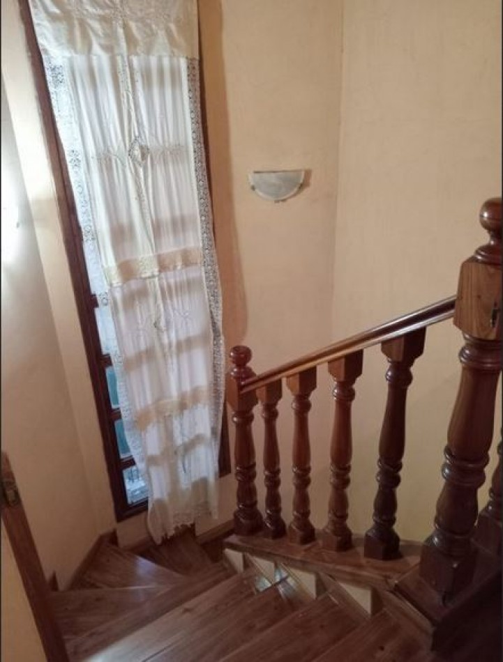 Chalet con quincho y pileta en excelente zona- Adrogue